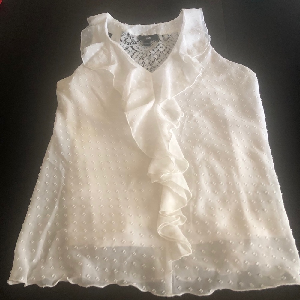 IZ Byer pretty white blouse